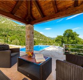 2 bedroom villa with pool and mountain views near Orašac, sleeps 4